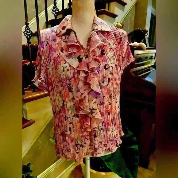 Tan Jay ladies 12 Petite top. NWOT. Pink and grey colors.  Short sleeve - Picture 7 of 11